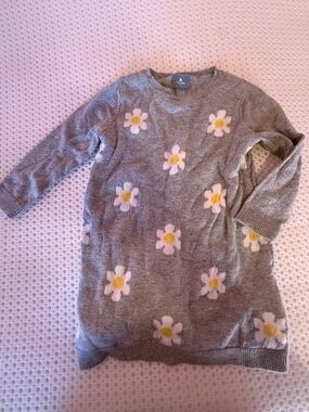 GAP gray knit sweater dress with daisies